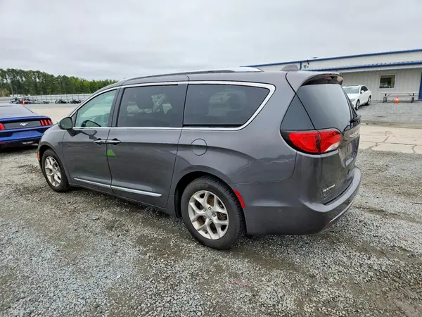 2C4RC1GG5JR352201 — 2018 Chrysler Pacifica, фото 2 с аукциона Copart, Подтопление