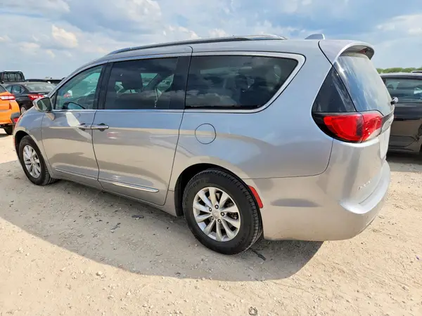 2C4RC1BG1JR186041 — 2018 Chrysler Pacifica, photo 2 from Copart 08.10.2026, Hail