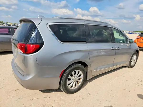 2C4RC1BG1JR186041 — 2018 Chrysler Pacifica, photo 3 from Copart 08.10.2026, Hail