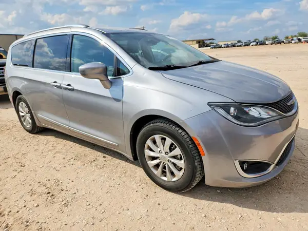 2C4RC1BG1JR186041 — 2018 Chrysler Pacifica, photo 4 from Copart 08.10.2026, Hail