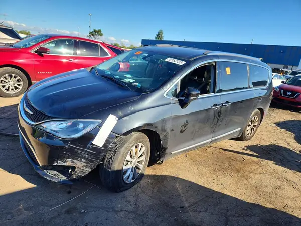 2C4RC1EG4JR317040 — 2018 Chrysler Pacifica, Передняя часть (Front End), фото до ремонта