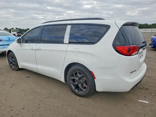 2C4RC1BG7JR261809 — 2018 Chrysler Pacifica, photo 2 from Copart 30.09.2026, Mechanical damage