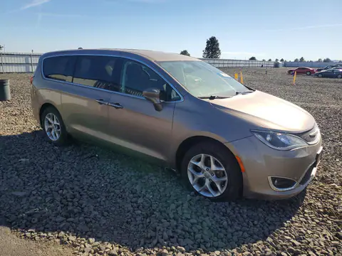 2C4RC1FG6JR113158 — 2018 Chrysler Pacifica, photo 4 from Copart 21.10.2026, Front end