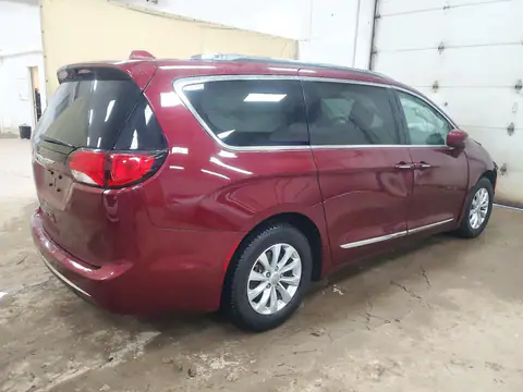 2C4RC1EG4JR317426 — 2018 Chrysler Pacifica, photo 3 from Copart, Front end