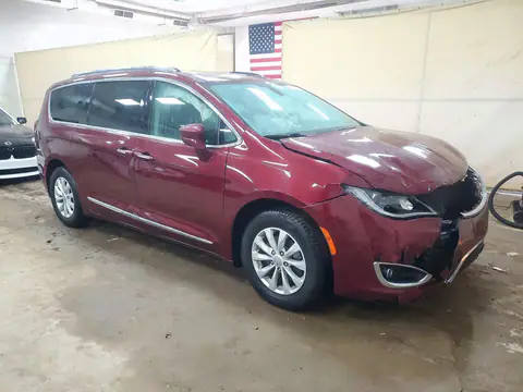 2C4RC1EG4JR317426 — 2018 Chrysler Pacifica, photo 4 from Copart, Front end