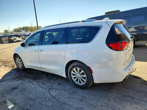 2C4RC1BG6JR142519 — 2018 Chrysler Pacifica, zdjęcie 2 z Copart, Tył
