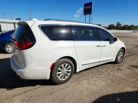 2C4RC1BG6JR142519 — 2018 Chrysler Pacifica, zdjęcie 3 z Copart, Tył