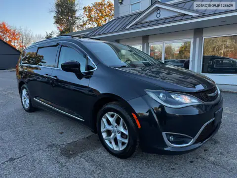 2C4RC1BG9JR128629 — 2018 Chrysler Pacifica, Minor dents and scratches, before-repair photos