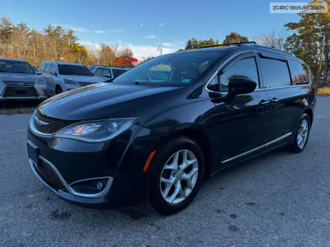 2C4RC1BG9JR128629 — 2018 Chrysler Pacifica, photo 2 from Copart 23.10.2026, Minor dents and scratches