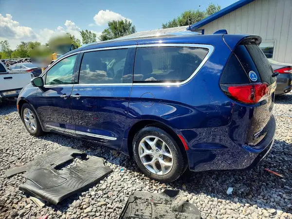 2C4RC1GG2KR574423 — 2019 Chrysler Pacifica, photo 2 from Copart 19.10.2026, Flood