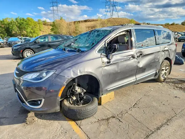 2C4RC1EG2KR506397 Chrysler Pacifica 2019 — uszkodzenie Dachowanie, zdjęcie przed naprawą