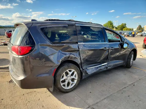 2C4RC1EG2KR506397 — 2019 Chrysler Pacifica, zdjęcie 3 z Copart, Dachowanie