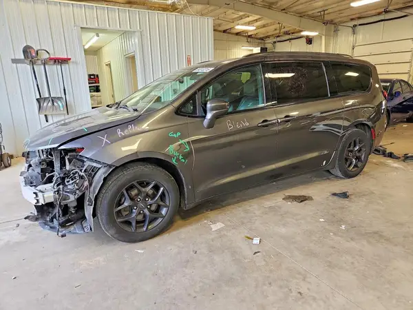 2C4RC1EG3KR576801 Chrysler Pacifica 2019 — Front end damage, before-repair photo