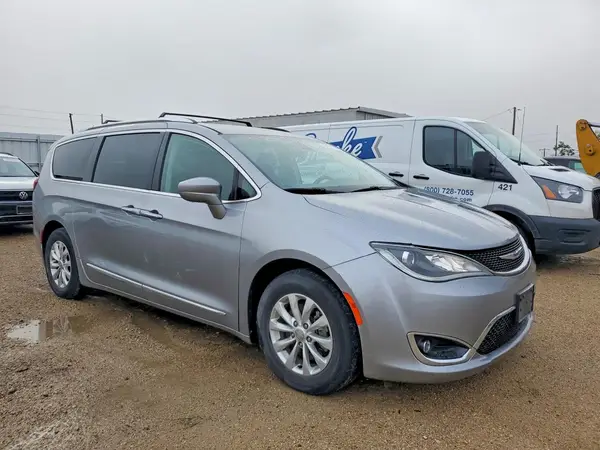 2C4RC1BGXKR680593 — 2019 Chrysler Pacifica, photo 4 from Copart, Rear end