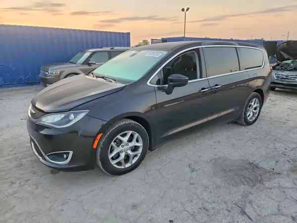 2C4RC1FG3KR590762 Chrysler Pacifica 2019 — Front end damage, before-repair photo