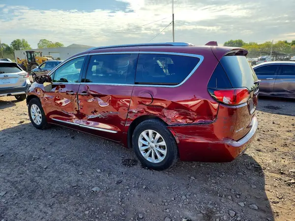 2C4RC1BG9KR559926 — 2019 Chrysler Pacifica, photo 2 from Copart, Front end