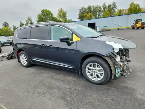2C4RC1BG4KR730792 — 2019 Chrysler Pacifica, zdjęcie 4 z Copart, Przód