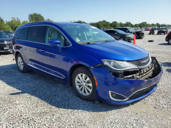 2C4RC1BG7KR652198 — 2019 Chrysler Pacifica, zdjęcie 4 z Copart 05.10.2026, Przód