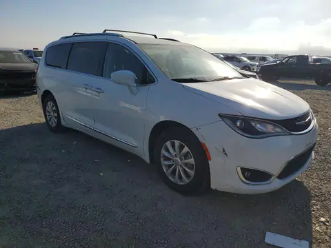 2C4RC1BG1KR560889 — 2019 Chrysler Pacifica, photo 4 from Copart 16.10.2026, Rear end
