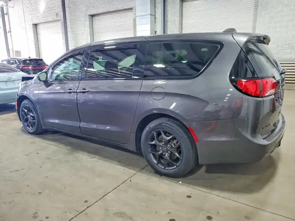 2C4RC1FG7KR575407 — 2019 Chrysler Pacifica, photo 2 from Copart, Front end