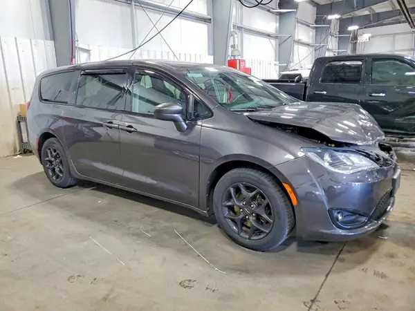 2C4RC1FG7KR575407 — 2019 Chrysler Pacifica, photo 4 from Copart, Front end