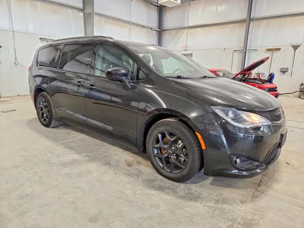 2C4RC1EG5KR629112 — 2019 Chrysler Pacifica, photo 4 from Copart 06.10.2026, Minor dents and scratches
