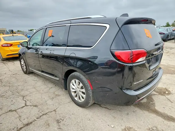 2C4RC1BG8KR625172 — 2019 Chrysler Pacifica, photo 2 from Copart, Front end