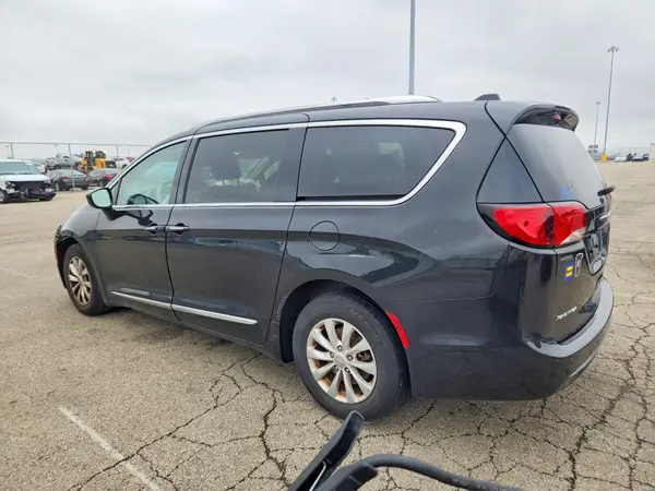 2C4RC1BG3KR651498 — 2019 Chrysler Pacifica, photo 2 from Copart, Front end
