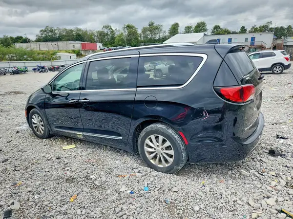 2C4RC1BG5KR651602 — 2019 Chrysler Pacifica, photo 2 from Copart, Side