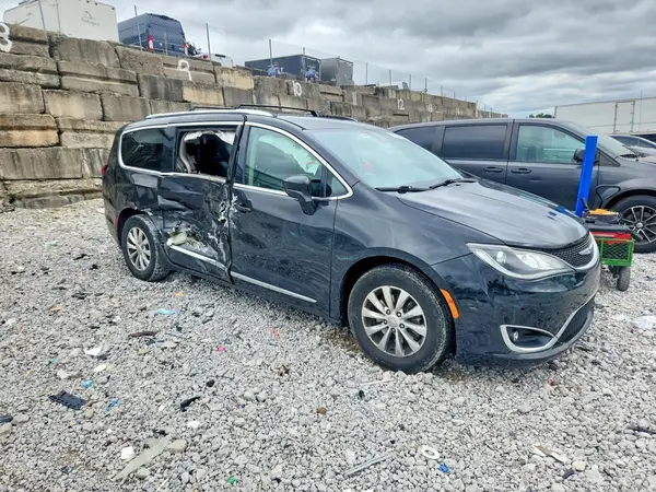 2C4RC1BG5KR651602 — 2019 Chrysler Pacifica, photo 4 from Copart, Side
