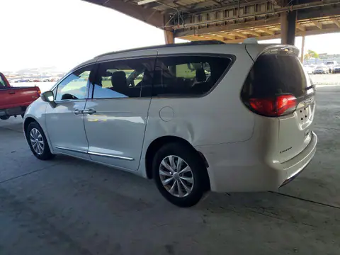 2C4RC1BG4KR686681 — 2019 Chrysler Pacifica, photo 2 from Copart 22.10.2026, Front end