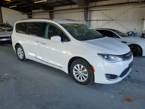 2C4RC1BG4KR686681 — 2019 Chrysler Pacifica, photo 4 from Copart 22.10.2026, Front end