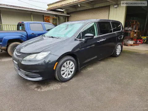 2C4RC1AGXKR555062 — 2019 Chrysler Pacifica, Front end, before-repair photos