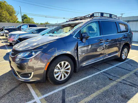 2C4RC1BG7KR643663 Chrysler Pacifica 2019 — Rollover damage, before-repair photo