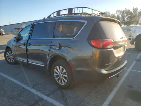 2C4RC1BG7KR643663 — 2019 Chrysler Pacifica, photo 2 from Copart 22.10.2026, Rollover