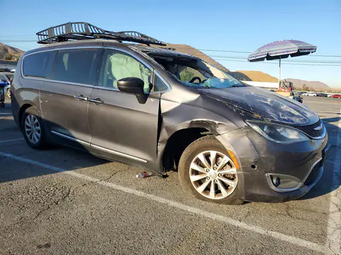 2C4RC1BG7KR643663 — 2019 Chrysler Pacifica, photo 4 from Copart 22.10.2026, Rollover