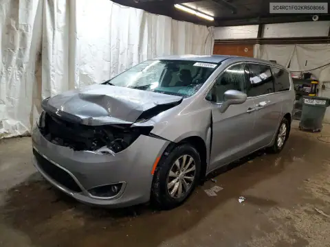 2C4RC1FG2KR508066 — 2019 Chrysler Pacifica, Front end, before-repair photos