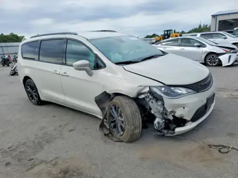 2C4RC3BG5LR288635 — 2020 Chrysler Pacifica, zdjęcie 4 z Copart 21.10.2026, Przód