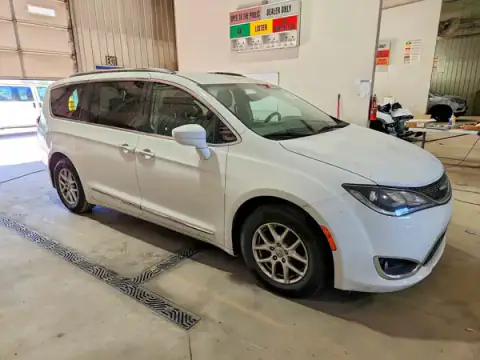 2C4RC1BGXLR279546 — 2020 Chrysler Pacifica, zdjęcie 4 z Copart 24.09.2026, Uszkodzenia mechaniczne