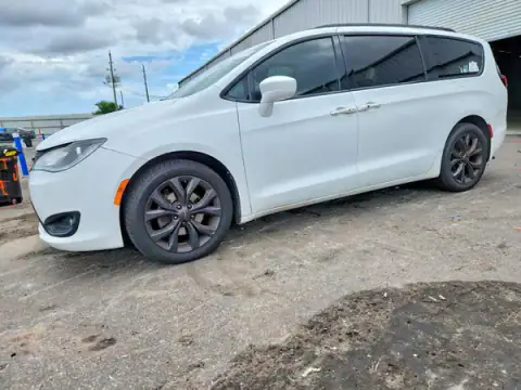 2C4RC1BG3LR237784 — 2020 Chrysler Pacifica, Front end (Front End), before-repair photos