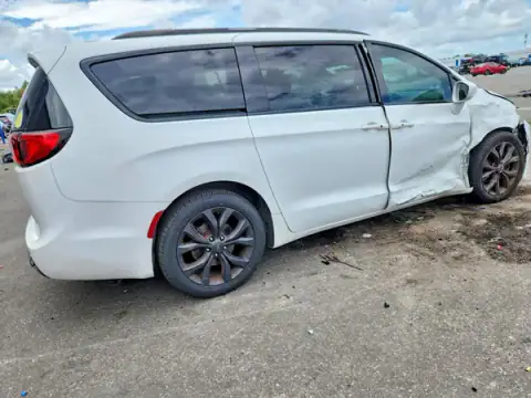 2C4RC1BG3LR237784 — 2020 Chrysler Pacifica, фото 3 з Copart, Передня частина