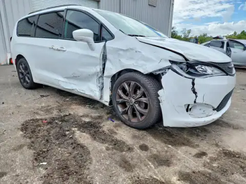 2C4RC1BG3LR237784 — 2020 Chrysler Pacifica, фото 4 з Copart, Передня частина