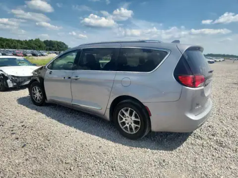 2C4RC1BG9LR279988 — 2020 Chrysler Pacifica, photo 2 from Copart, Front end