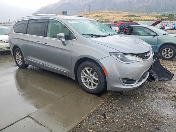 2C4RC1BG8LR125627 — 2020 Chrysler Pacifica, фото 4 с аукциона Copart, Передняя часть