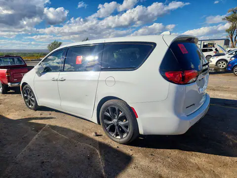 2C4RC1FG5LR238123 — 2020 Chrysler Pacifica, photo 2 from Copart 15.10.2026, Normal wear