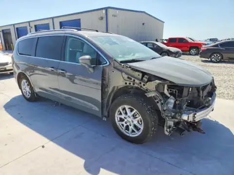 2C4RC1BG5MR591842 — 2021 Chrysler Pacifica, photo 4 from Copart, Front end