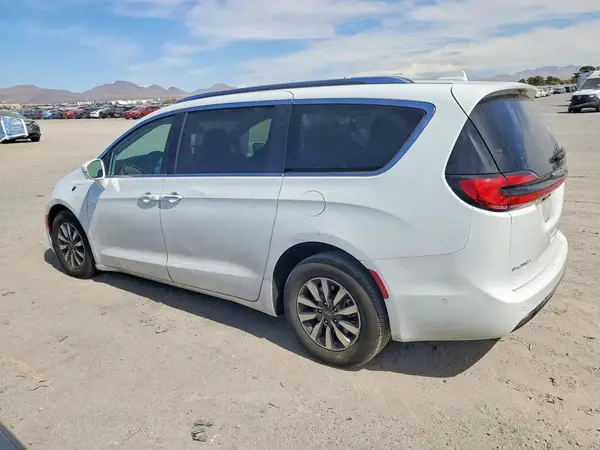 2C4RC1L78MR525185 — 2021 Chrysler Pacifica, photo 2 from Copart, Front end