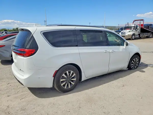 2C4RC1L78MR525185 — 2021 Chrysler Pacifica, photo 3 from Copart, Front end