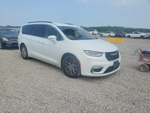 2C4RC1BG2NR167942 — 2022 Chrysler Pacifica, zdjęcie 4 z Copart 08.10.2026, Pożar wnętrza