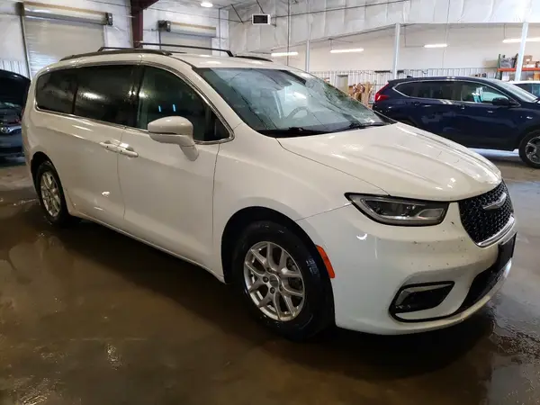 2C4RC1BG5NR109744 — 2022 Chrysler Pacifica, photo 4 from Copart, Front end